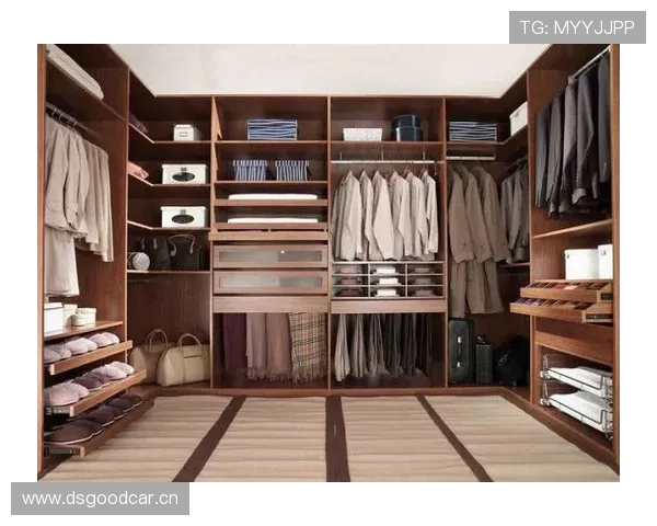 杨力维房间堆满神秘包裹，比家里衣柜还豪气？