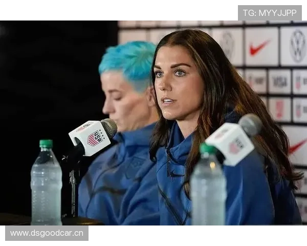 梅根·拉皮诺又随手晒生活照，那双球鞋的价钱让我月底账单都不好意思看